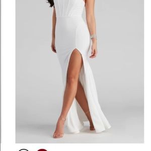 Windsor form fitting white dress.